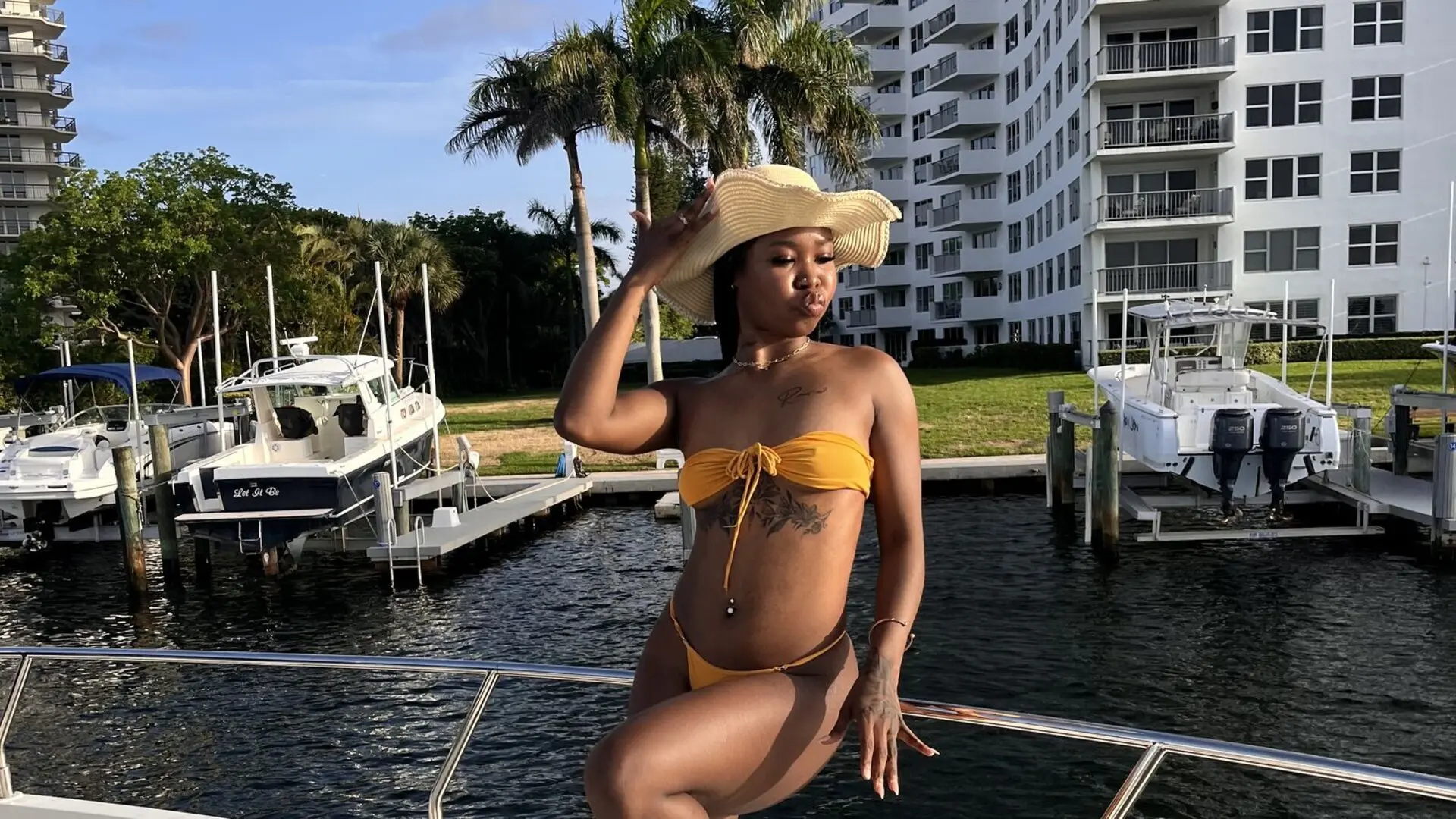 View DivinePierre Fuck Vids and Pics