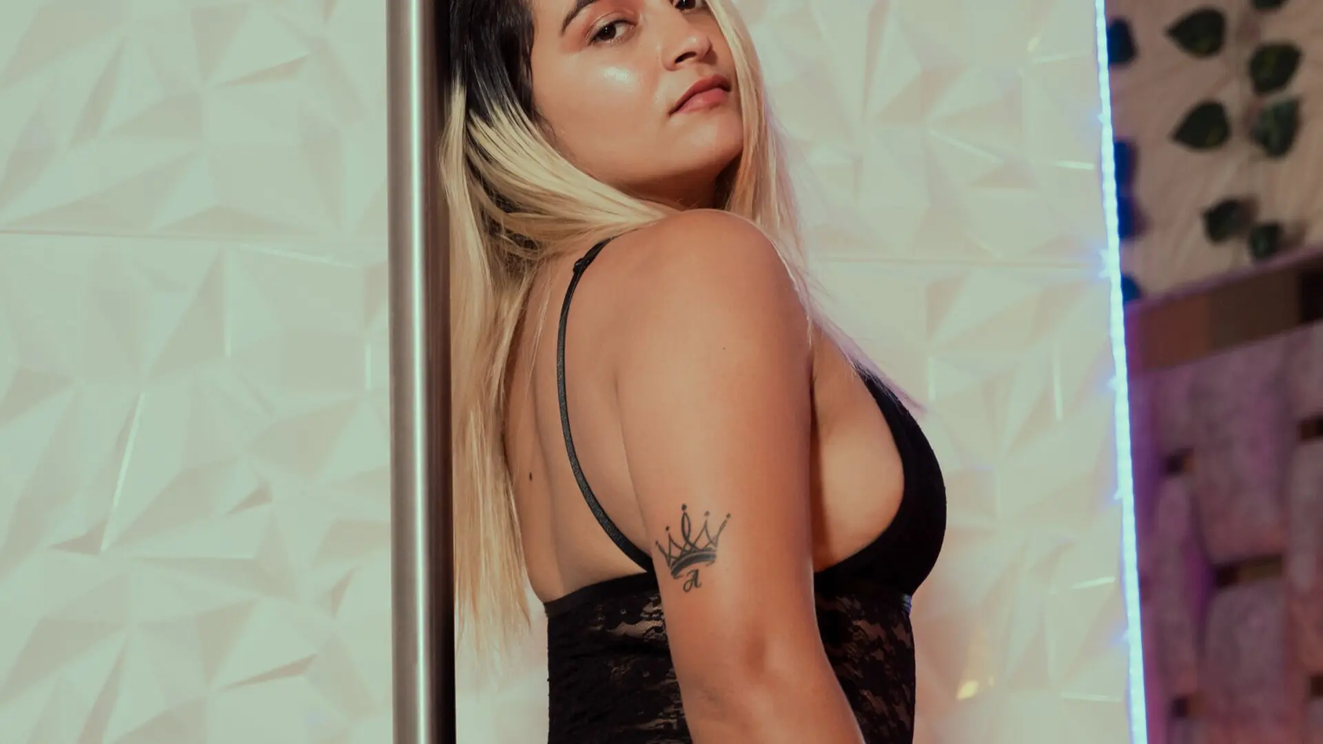 View EmiTayler Fuck Vids and Pics