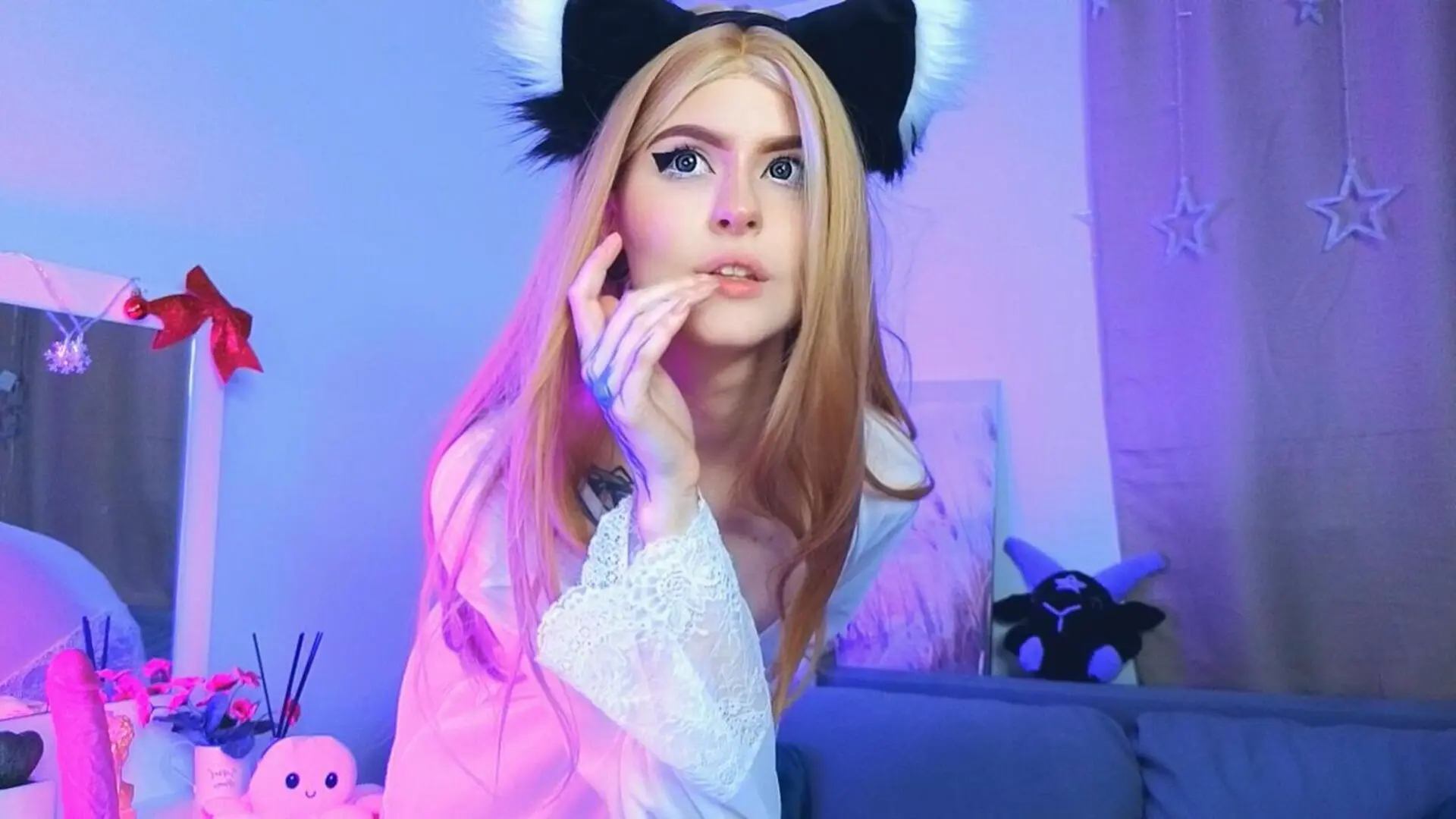 View EmilyMiy Fuck Vids and Pics