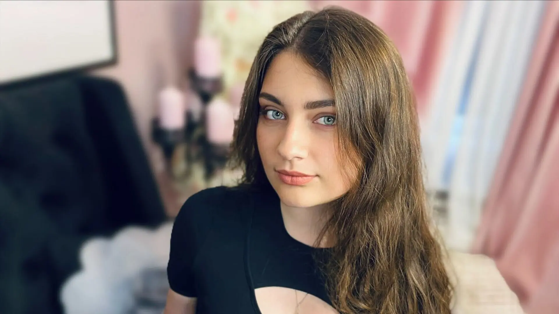 View EmmelineWilliam Fuck Vids and Pics